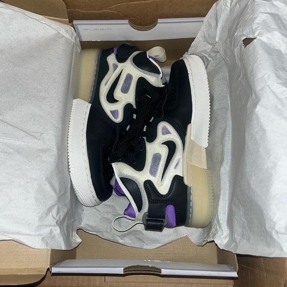 Nike 
Air Force 1
React 
‘Off noir action grape’
High top - Picture 9 of 10